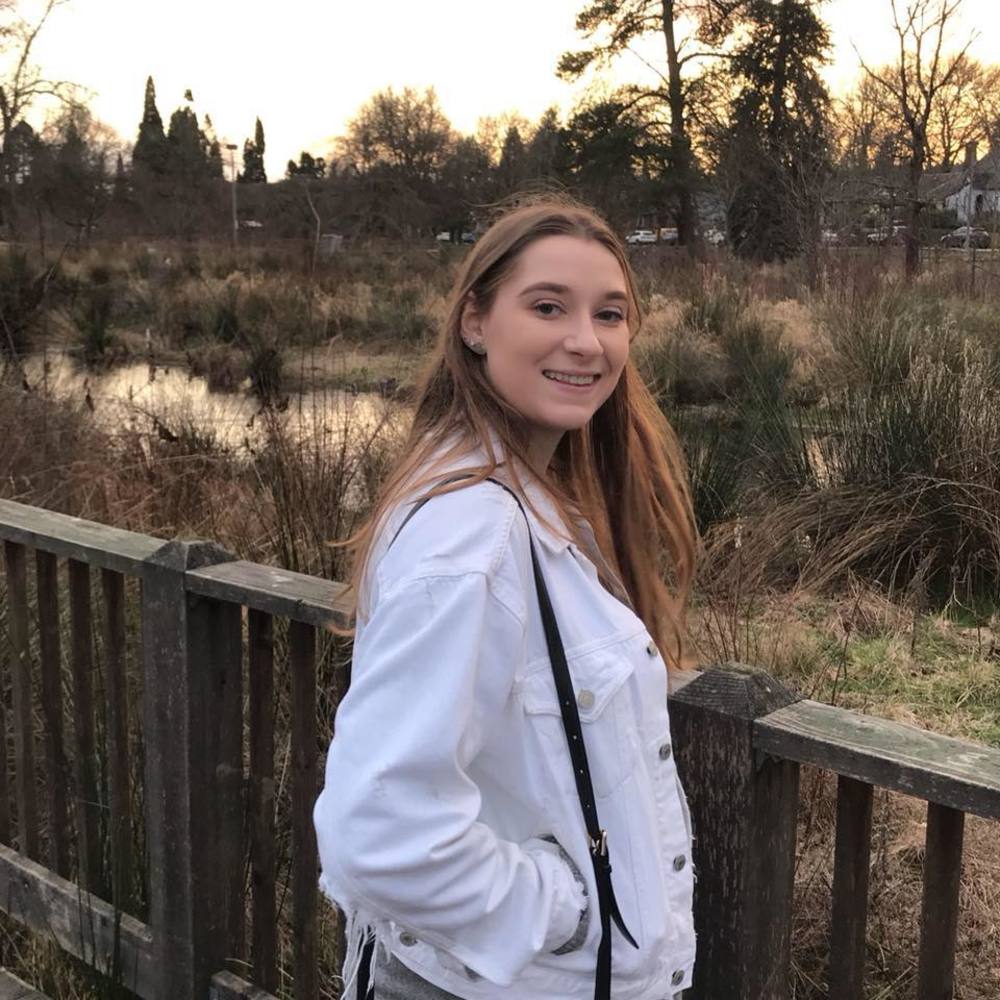 Meet your Posher, Caitlin